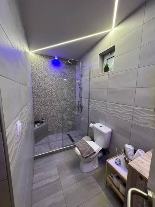 Natural House With Pool & Private Parking